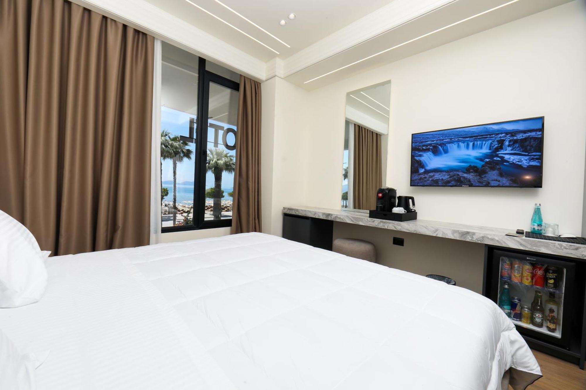 Hotel Adore Vlore Exterior photo