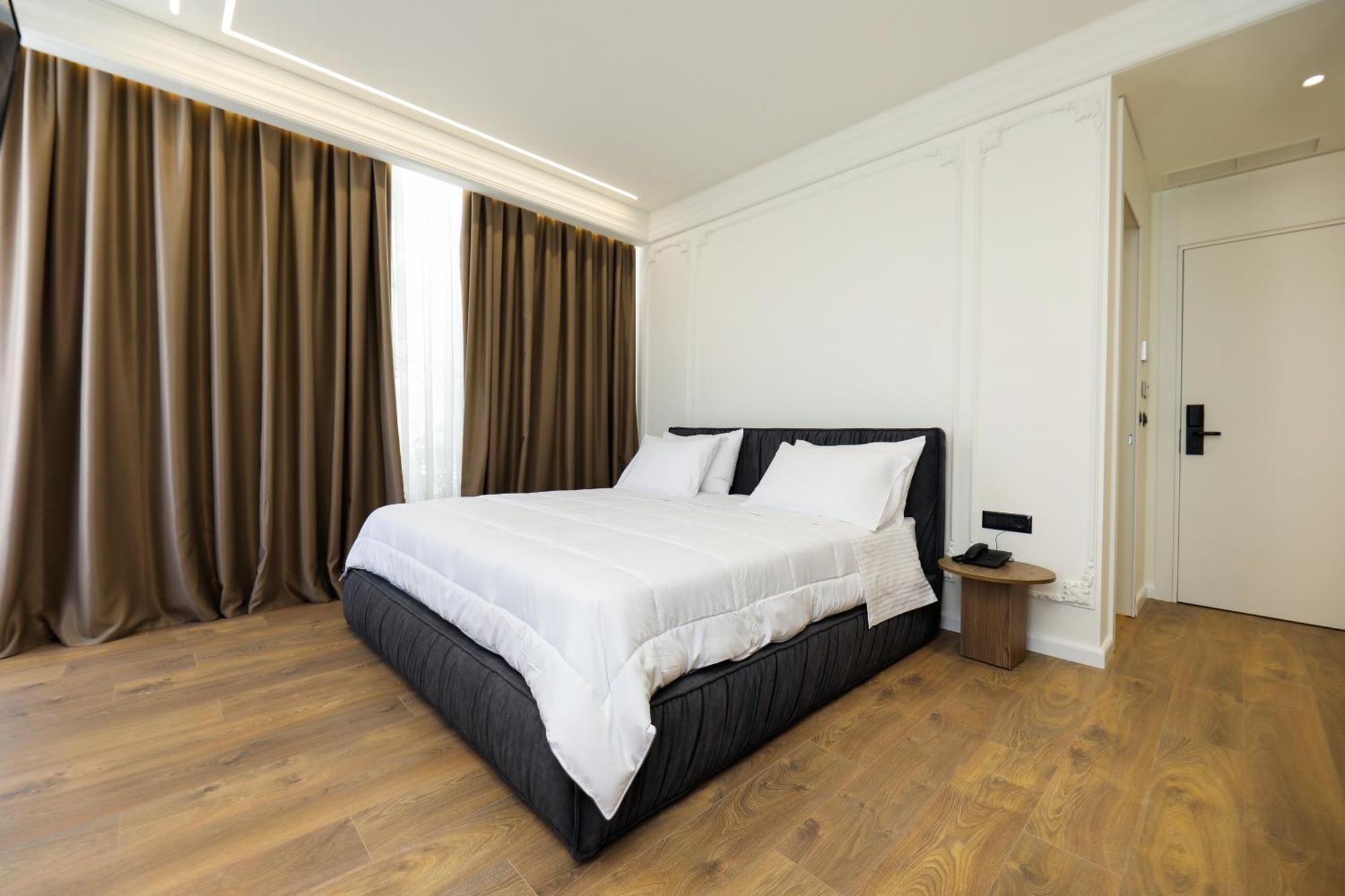 Hotel Adore Vlore Exterior photo